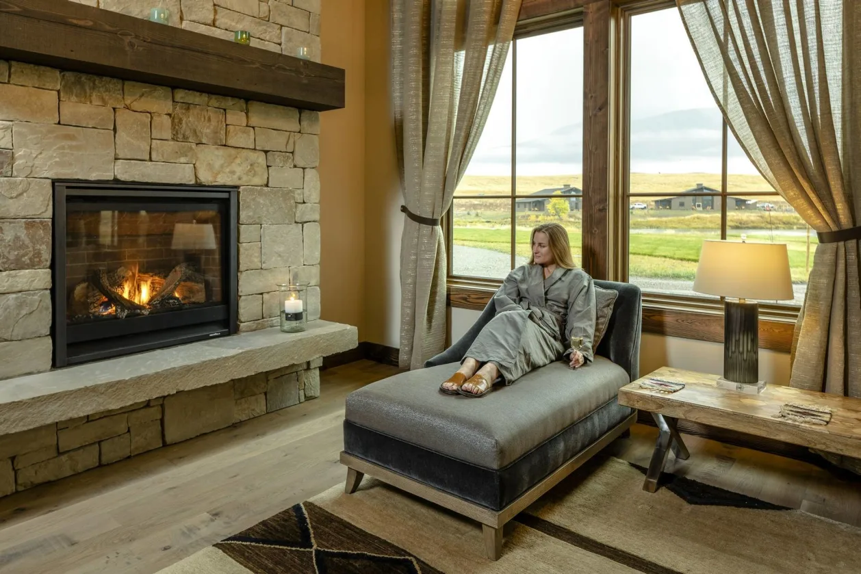 Sage-Lodge-Relaxation Lounge with Champagne_3